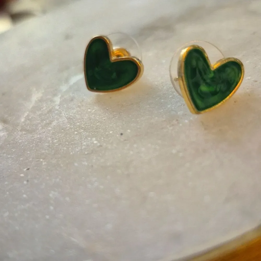 ♡♡♡Green Stud Heart Earrings in Gold Alloy Finish Gifts for Her